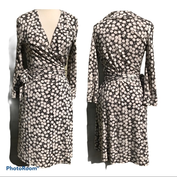 Diane Von Furstenberg Dresses & Skirts - DIANE VON FURSTENBERG  vintage wrap Julian DRESS 4 silk